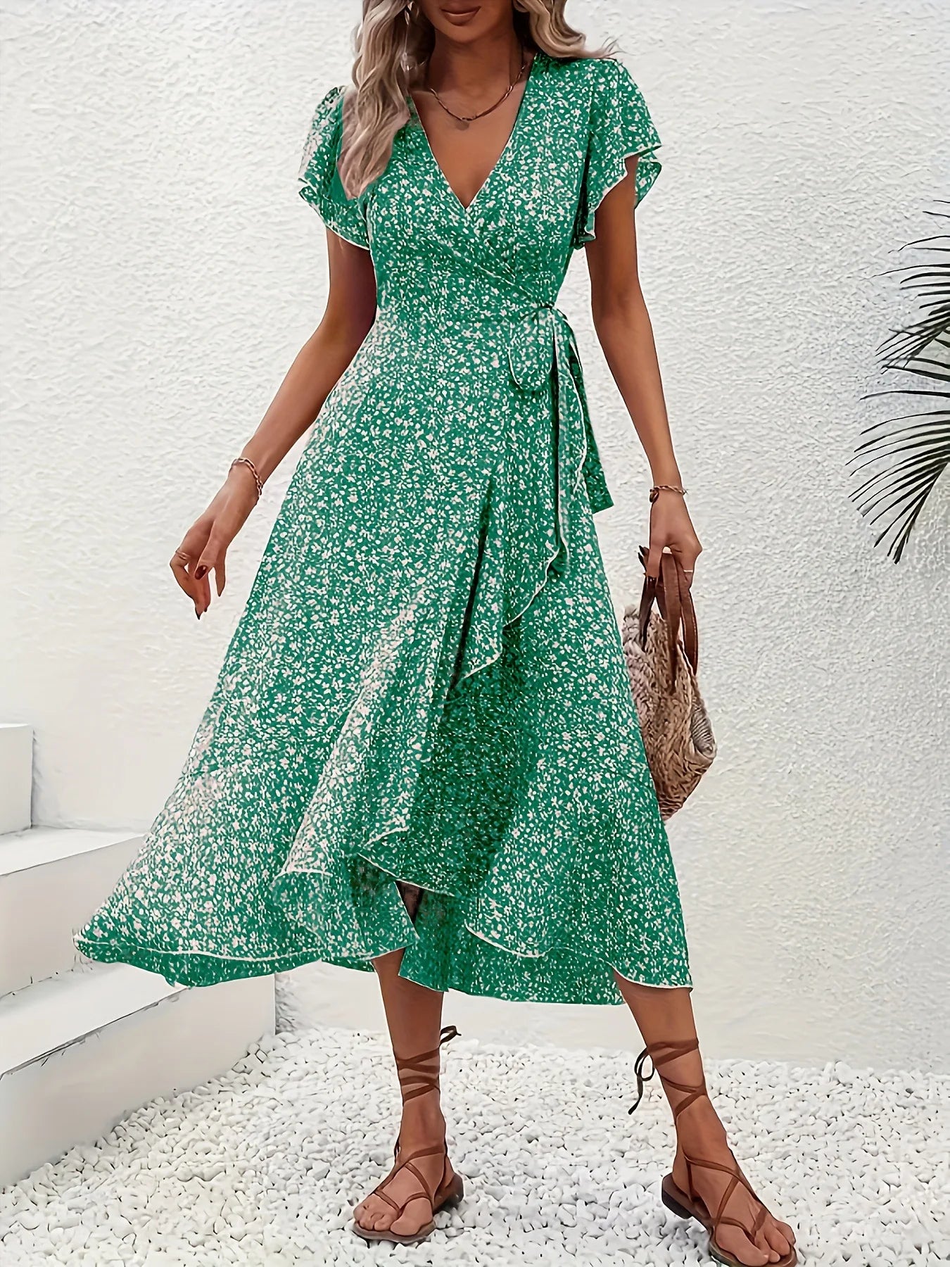Mette - Elegantes Sommerkleid mit floralem Muster und bezaubernden Details