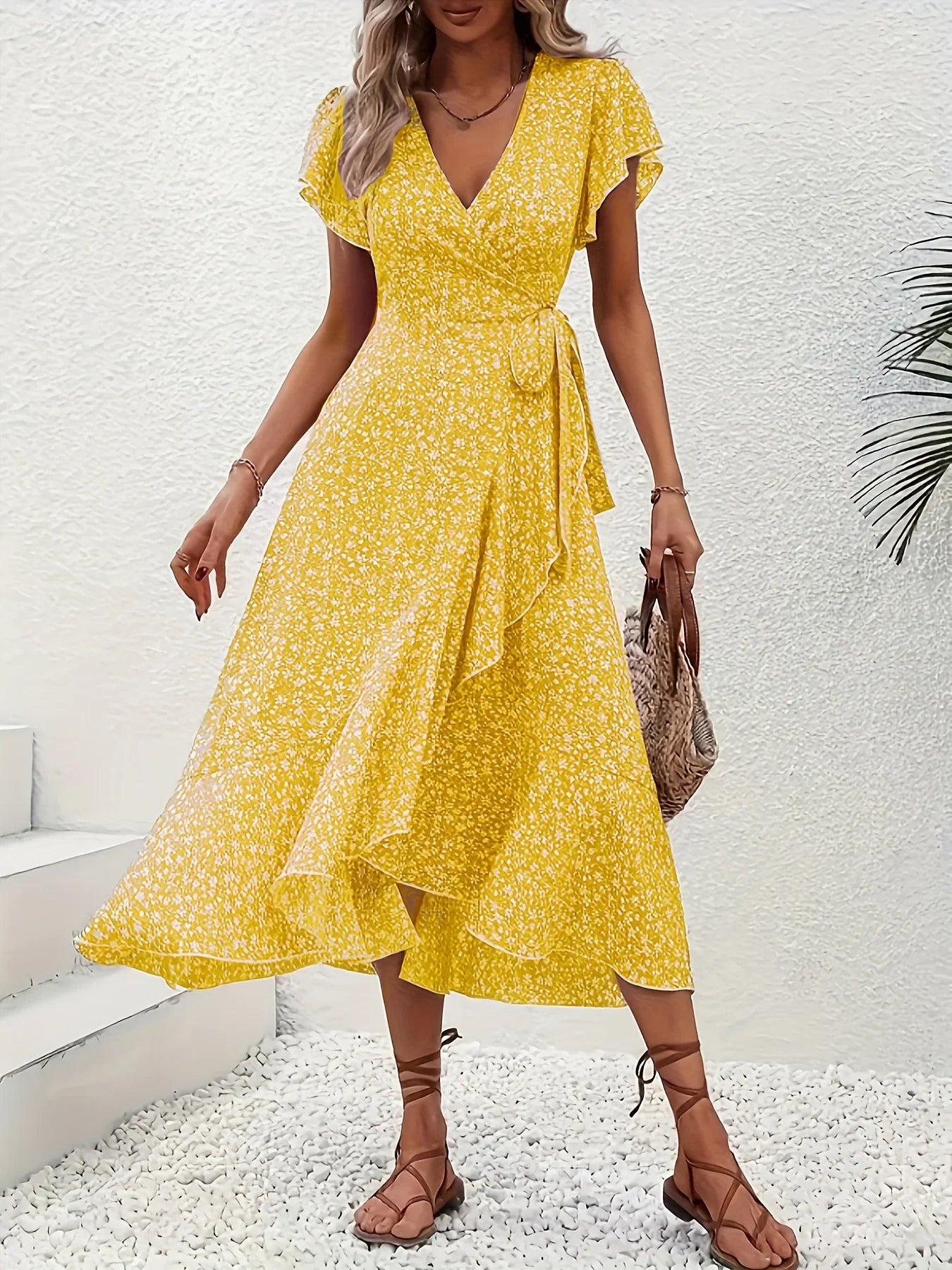 Mette - Elegantes Sommerkleid mit floralem Muster und bezaubernden Details