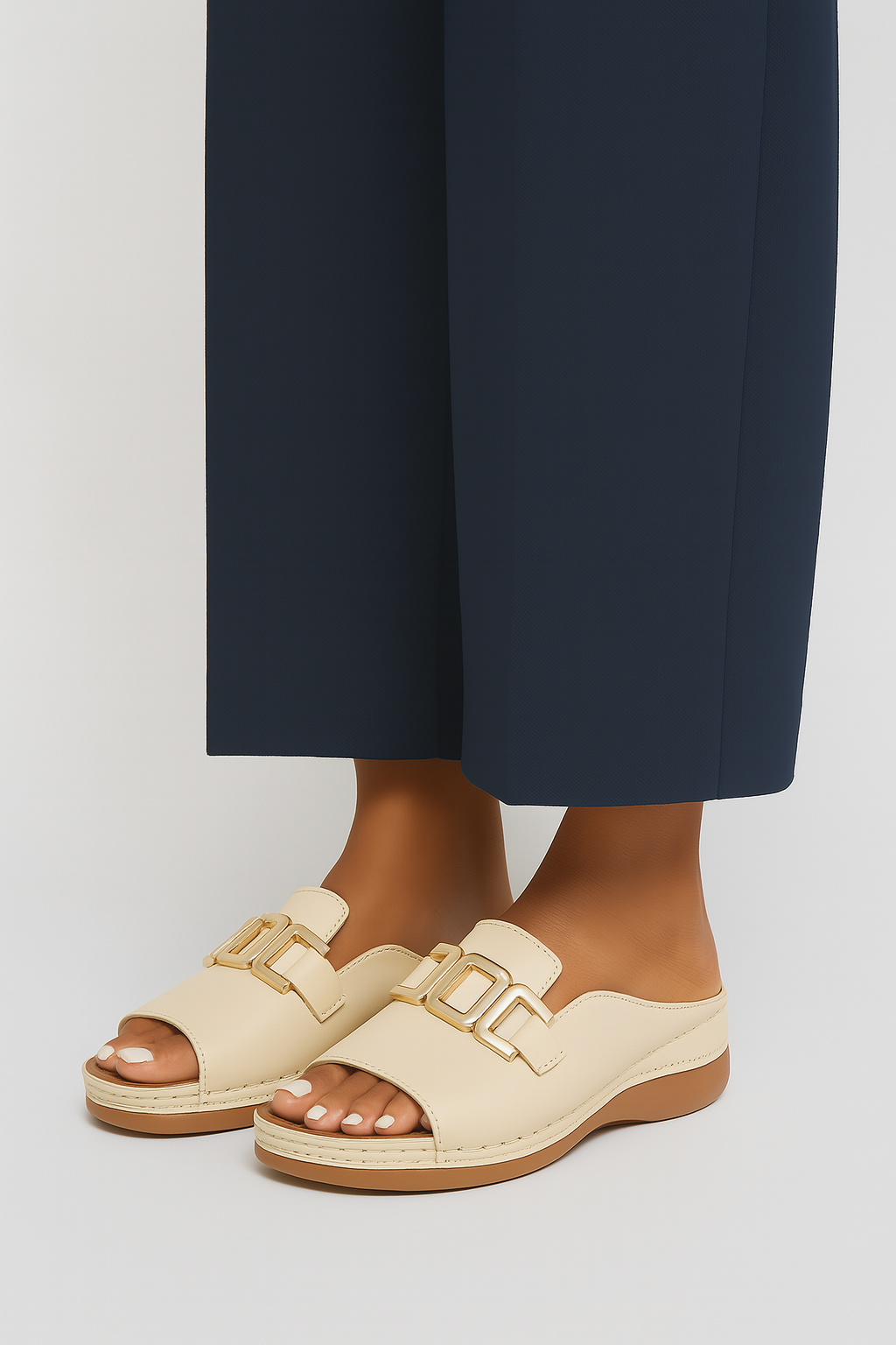 Margeret - Stilvolle Sandalen mit einem breiten Riemen und einer eleganten Schnalle