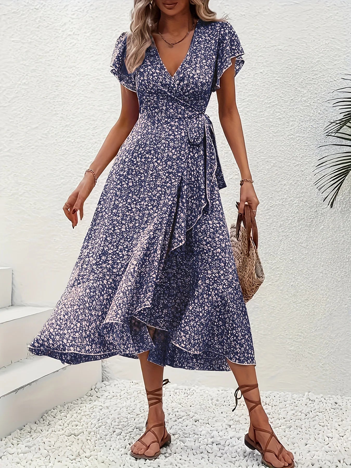 Mette - Elegantes Sommerkleid mit floralem Muster und bezaubernden Details